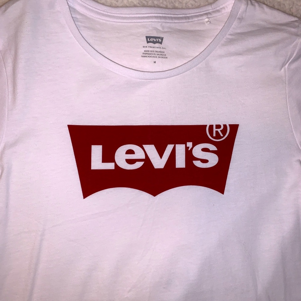 Levi’s t-shirt